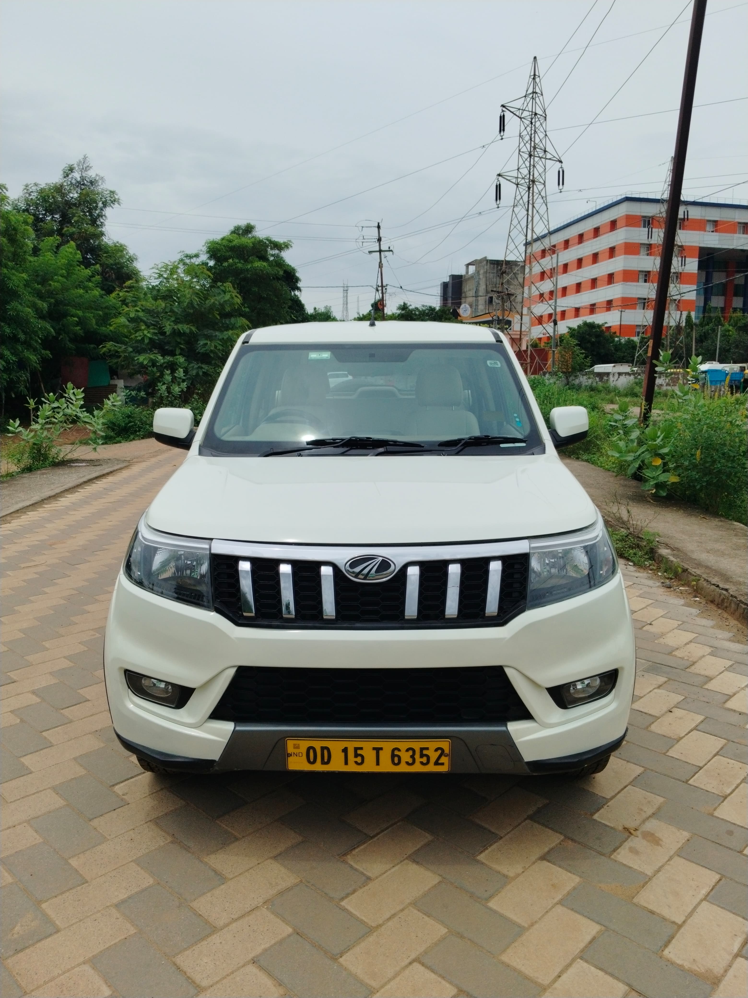 Mahindra Bolero Neo N10 R