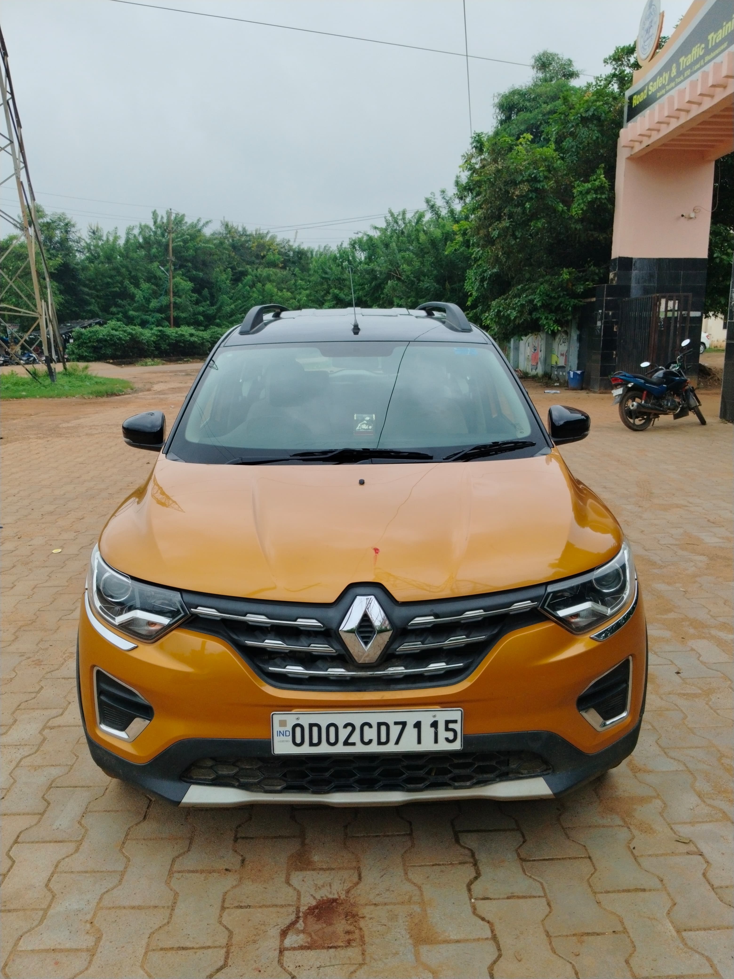 Renault Triber Rxz  Mt 1.0L
