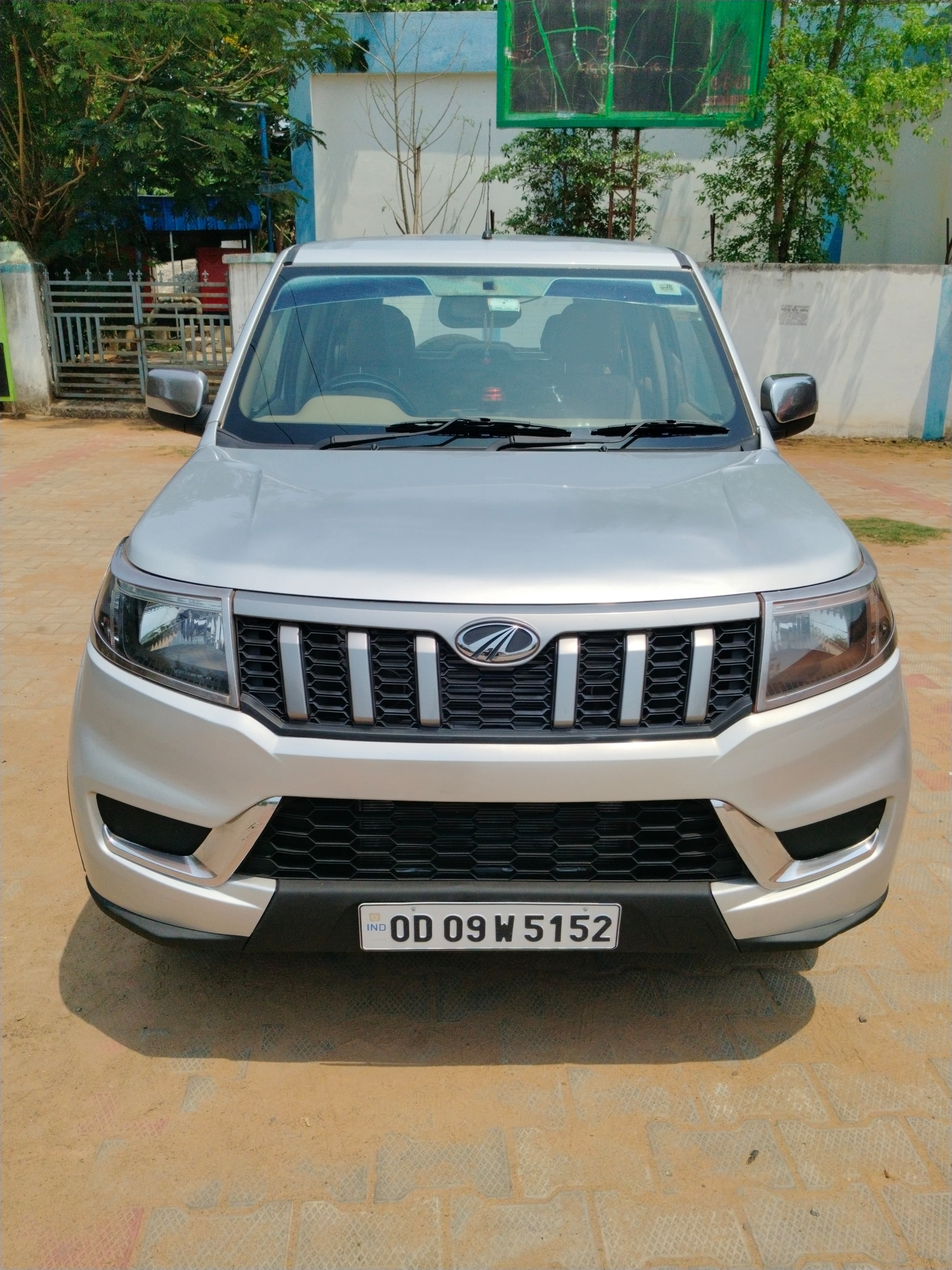 Mahindra Bolero Neo N8