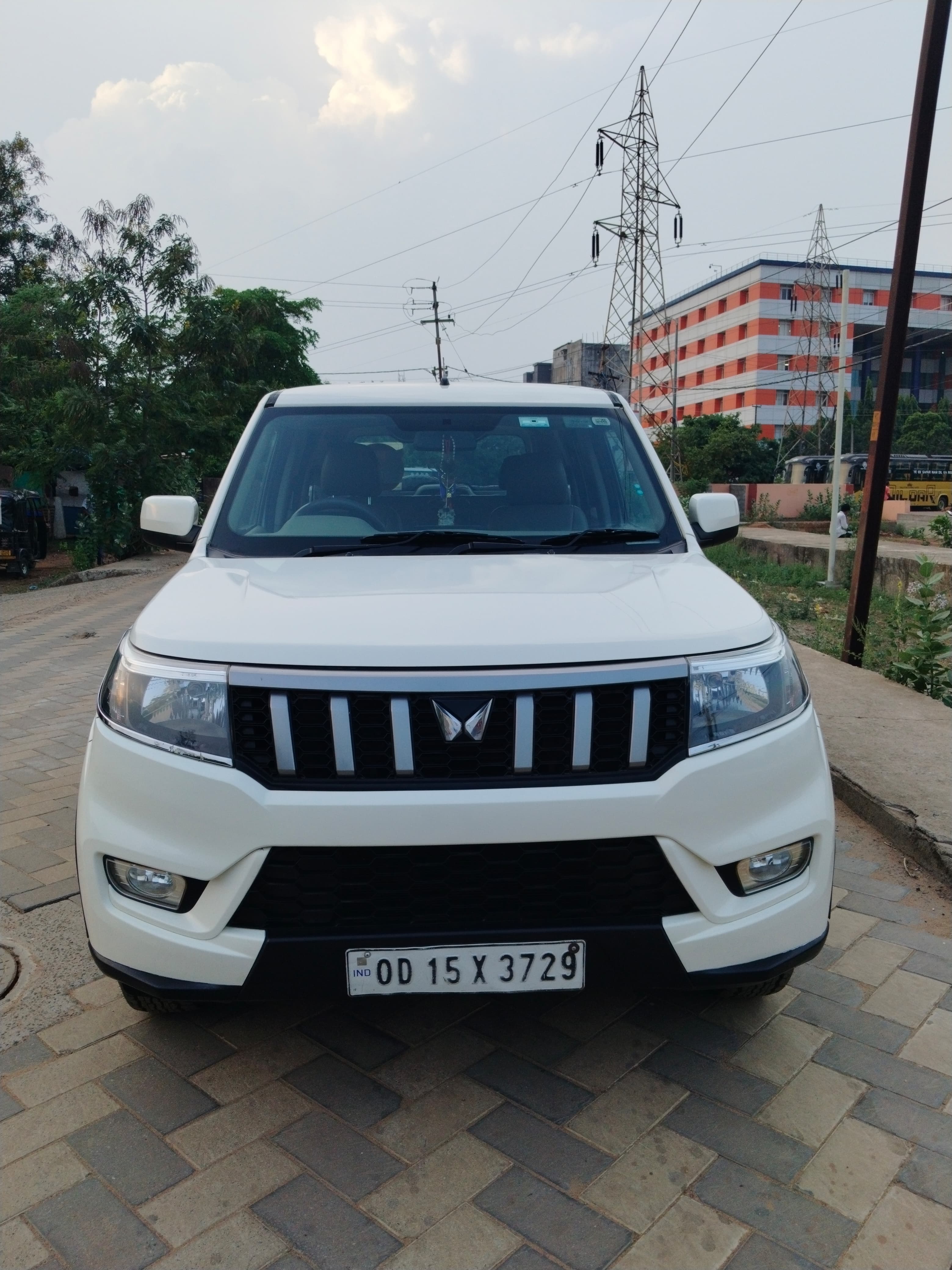 Mahindra Bolero Neo N8